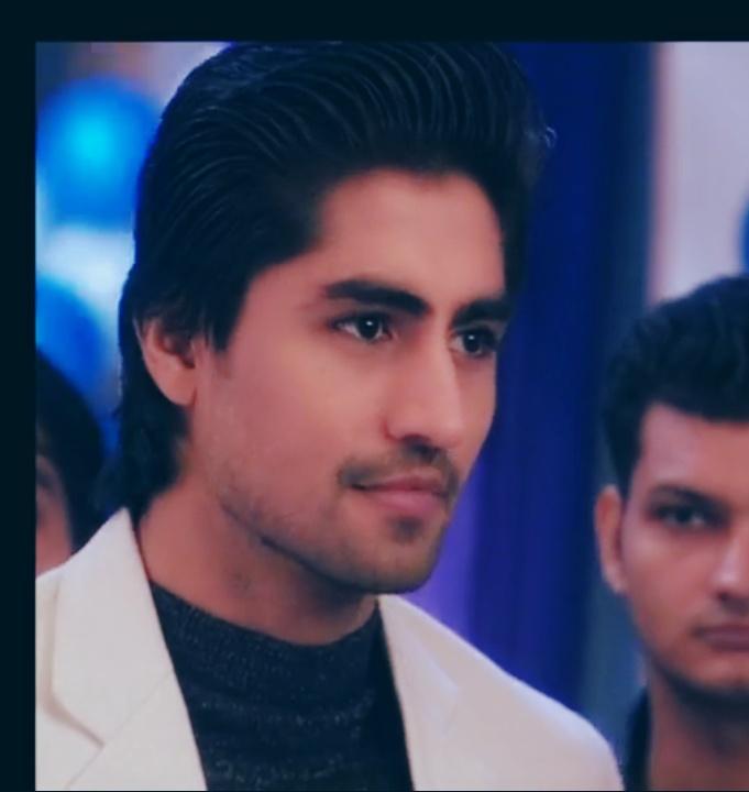 Pal ye hai pyaar ke palChal aa mere sang chalChal soche kya haichotisi hai jindagi #HarshadChopda #TereLiye #TereLiyeOnHotstar #Bepannaah #AnupriyaKapoor