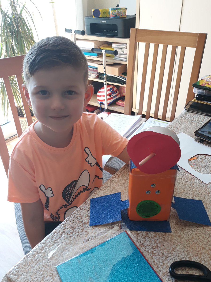 MagdaBayirtepe's tweet photo. @NTPippins Teamwork - Omer and daddy made a spacecraft 🛰🛰🛰 https://t.co/X7E5JK0nUV
