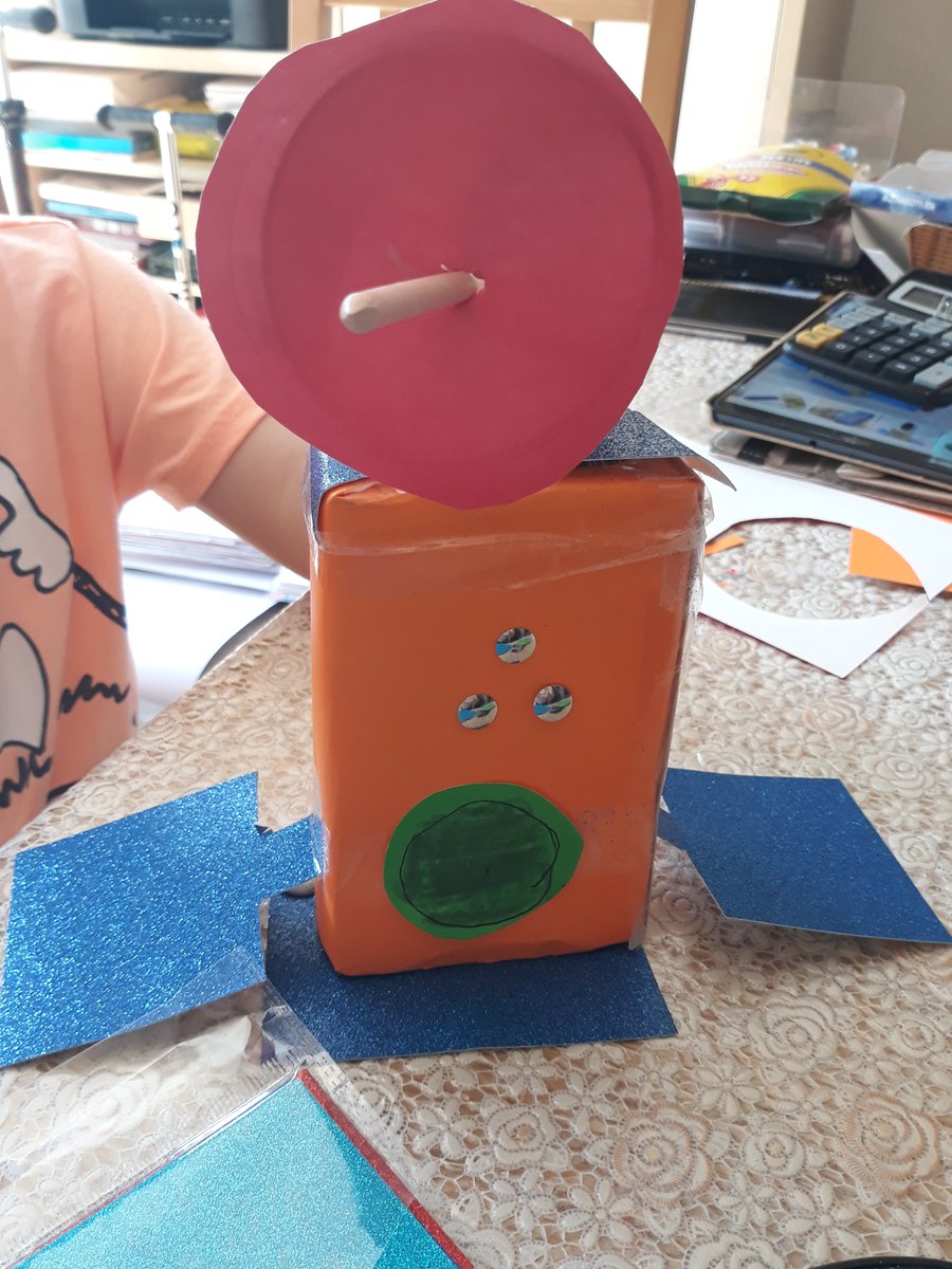 MagdaBayirtepe's tweet photo. @NTPippins Teamwork - Omer and daddy made a spacecraft 🛰🛰🛰 https://t.co/X7E5JK0nUV