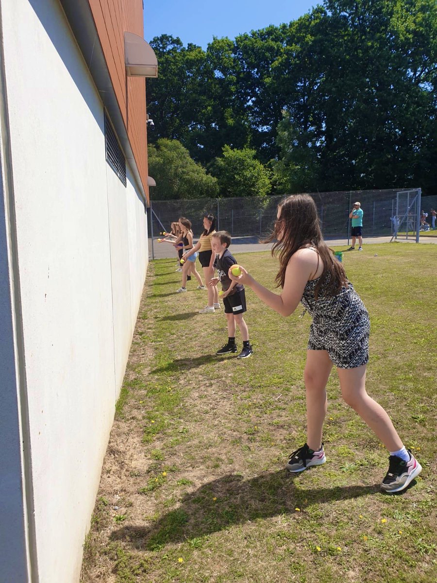 OrielHighSchool's tweet photo. It was Sports Day at Key Worker @OrielHighSchool today completing all the events for @Oriel_PE Virtual Sports Day!!#WarmWork #Fun #Community #GetInvolved #Competition https://t.co/8ySndAqh6F