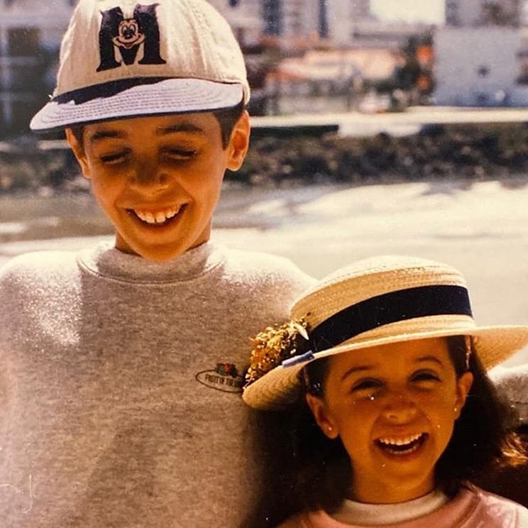 Muchas felicidades a la otra mitad del talento y persona maravillosa que tenemos la suerte de conocer. Javi eres el mejor 💕