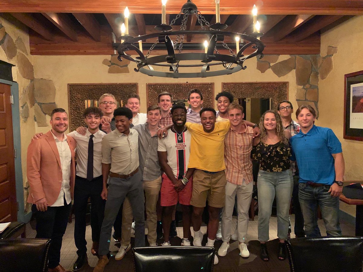 HunterDiem's tweet photo. Awesome champions night at J Gilbert’s! If you’re interested in joining the Cutco family ask me some questions, and click the link! @VectorMarketing @CutcoCutlery                            https://t.co/5Je1WNlGA5 https://t.co/2LUArj1Ik3