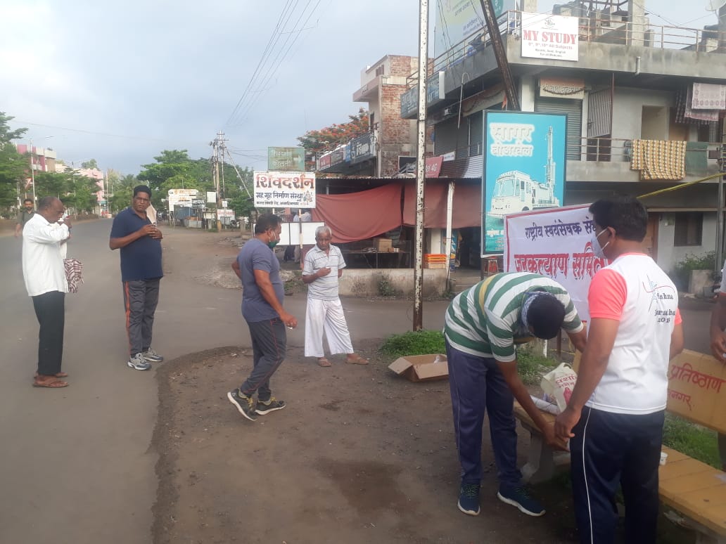 SukhayuAyush's tweet photo. Awairness Campaign about various preventive majors suggested by @moayush along with distribution of ayurvedic Kashay for various fitness groups in Agashivnagar, Karad by Sukhayu Foundation &amp; RSS Janakalyan Samiti. @IgnitedMindsK 
#AyurvedaForAll #IndiaFightsCOVID19 https://t.co/7ItbpElSFb