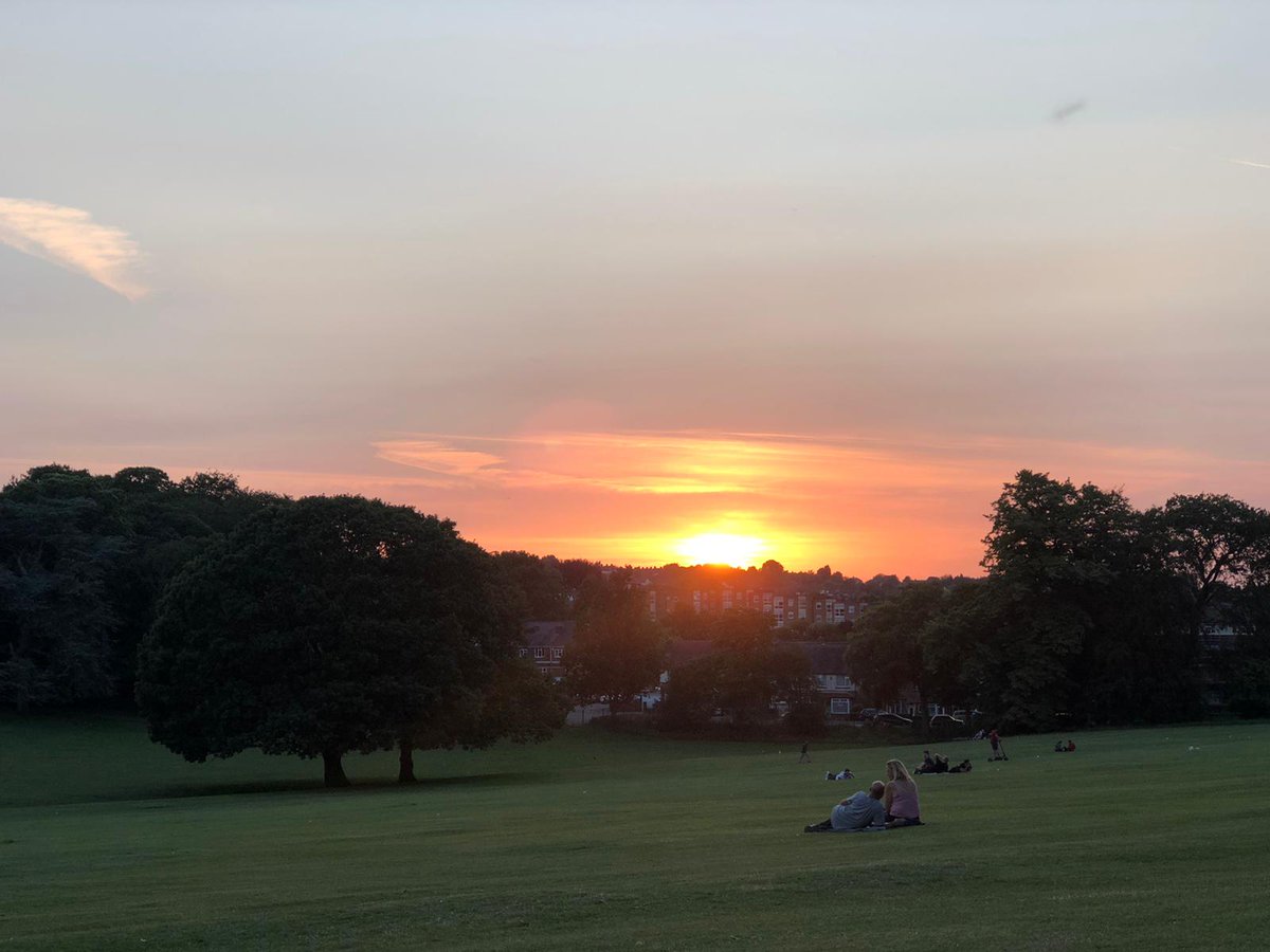 carinasmurphy's tweet photo. Beers in Bearwood 
#beer #sun #sunset #birmingham #brum https://t.co/DVzRI6QE7K