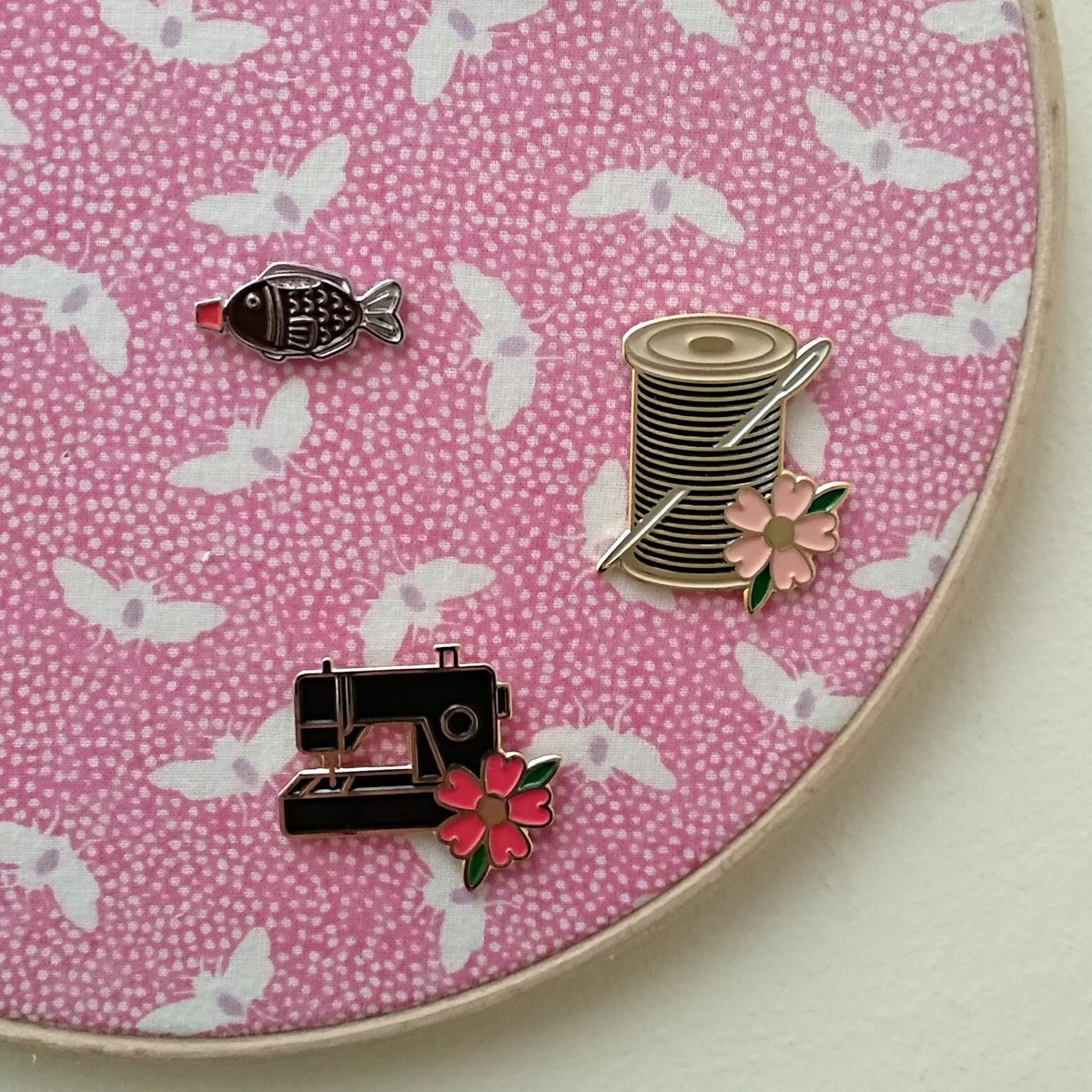 Pipistrelles's tweet photo. Exciting post day 💌 My lovely new pins from @craftypinup and @thingsbyus have arrived  #shopsmall https://t.co/THhFMwMtGh