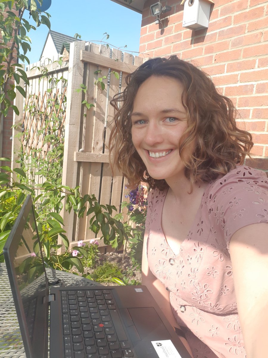 KellyHethering4's tweet photo. I've had such a super duper productive afternoon doing some garden working, watching the kids splash about in the paddling pool (safe distance from laptop) #workingfromhome #workingmam #itisreallyhard #hothothot https://t.co/7AwTbxvfr9