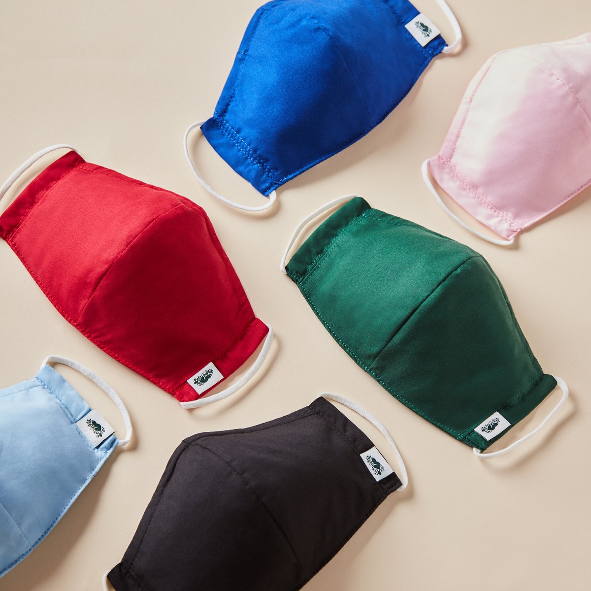ROOTS's tweet photo. Introducing the Roots Reusable Lightweight Face Mask. For every mask purchased, #Roots will donate a portion of the proceeds to The Frontline Fund. Learn more about the mask: https://t.co/q4KAZFzlFv #FaceMasks https://t.co/2OXQlqiSfR