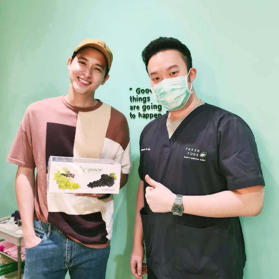 JamesJiFC's tweet image. Thank you for visiting 💕 ขอขอบคุณคุณ #เจมส์จิ @Jirayu_jj ที่ไว้ใจให้ Fresh Code ดูแลสุขภาพผิวมาตลอด รอบนี้ไม่เจอกันนาน หมอกฤติเลยจัดองุ่นสดๆจากฟาร์ม มาฝากกันหน่อย 🍇
#FreshCode #CodeFresh
#BeautyLifestyleClinic
#FreshCodeClinic
#jirayu_jj
Cr.@FreshCodeClinic