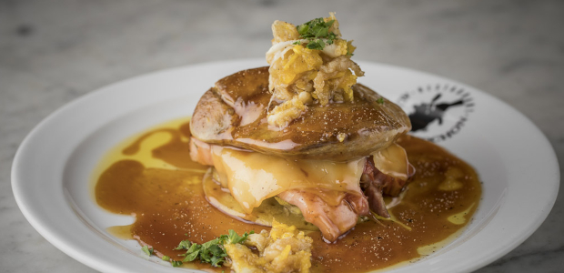 Au Pied de Cochon déménage pour l'été <a href="/PieddeCochonMTL/">AuPieddeCochonMTL</a>   bit.ly/2B5JTNZ