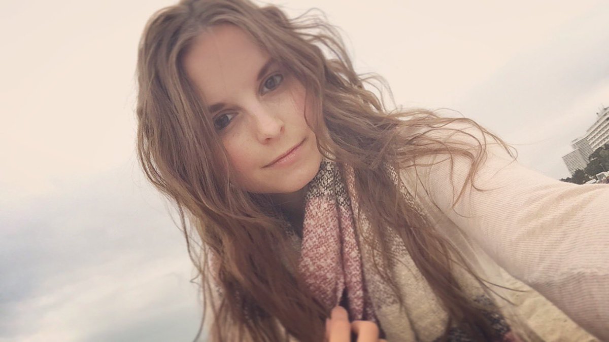 Veniise's tweet photo. @orangemorange Grüße an dich, an den Chat und grüße an mein Schatz, der gerade auch dein Stream schaut. 🙃🍊 https://t.co/LgfMOLzkjL