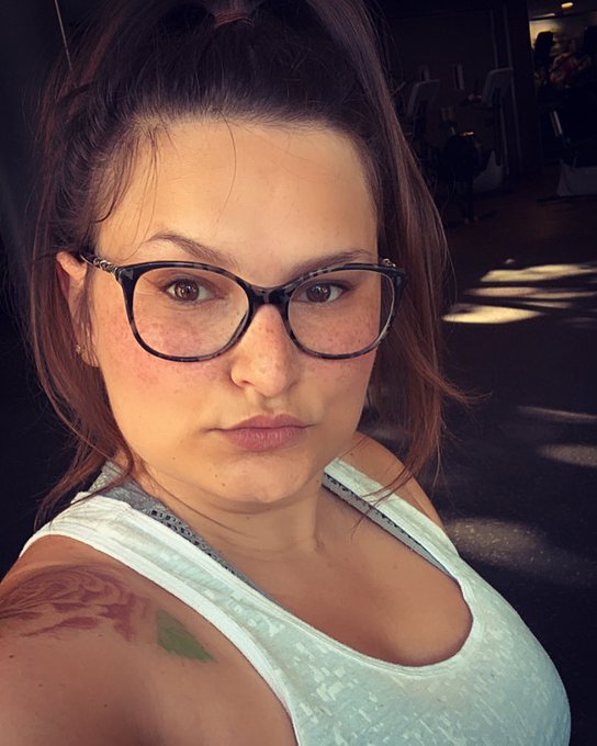 Na vier Monaten endlich wieder im gym gewesen, es war soo anstrengend 🥵 . #gym #anstrengend #vonnichtskommtsnichts<a href="/tag/gym"class="tags"><span>#gym</span></a><a href="/tag/body"class="tags"><span>#body</span></a><a href="/tag/germany"class="tags"><span>#germany</span></a><a href="/tag/strong"class="tags"><span>#strong</span></a><a href="/tag/holly"class="tags"><span>#holly</span></a><a href="/tag/bodytransformation"class="tags"><span>#bodytransformation</span></a>