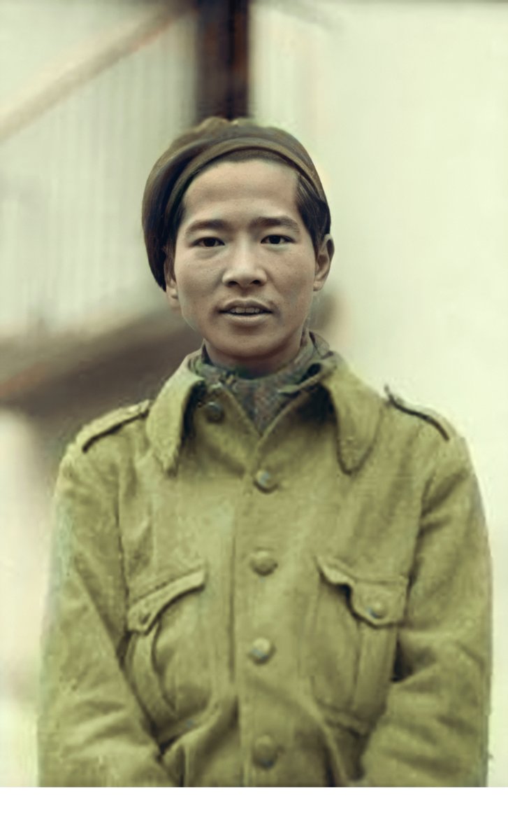 Chen Wen-Rao (1913-1938) Imigrante cantonés en los EEUU afilido al P. Comunista. Llegó a España en julio 1937 para servir Mac-Pap (canadiense) y en el Lincoln-Washington. Luchó en Quinto, Belchite y Teruel. Murió en el campo de batalla el 3 de abril 1938 en Gandesa (Tarragona).