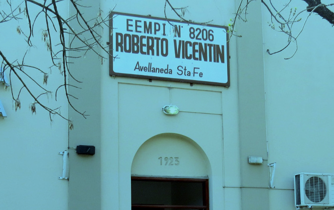 MODUS OPERANDI

Las cajas chinas de #Vicentin  también incluyen a escuelas 👉 bit.ly/3fUI0T7 

✔️Colegios, jardines de infantes y un instituto superior. Una asociación civil con familiares y subsidios estatales. 

Por <a href="/PelaCastroOk/">Gustavo Castro</a>