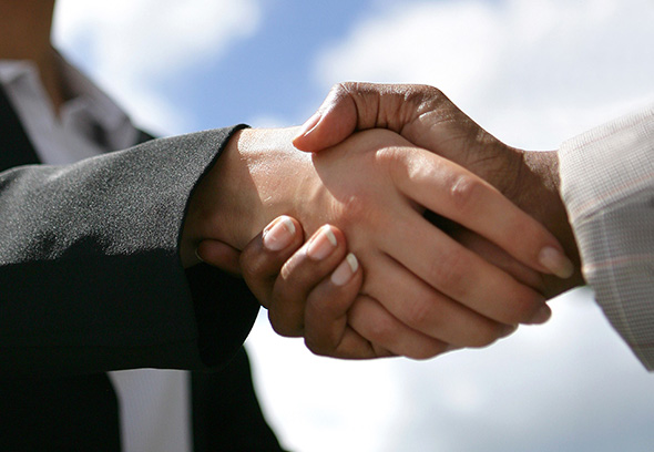 🔷 #Emploi 
Avec <a href="/FACEValdeMarne/">FACE Val de Marne</a>, le Département renforce son action d’accompagnement vers l’emploi sur les métiers du BTP, des espaces verts mais aussi sur la logistique, le transport, le nettoyage ou encore la petite enfance.
➡ bit.ly/384jX1h