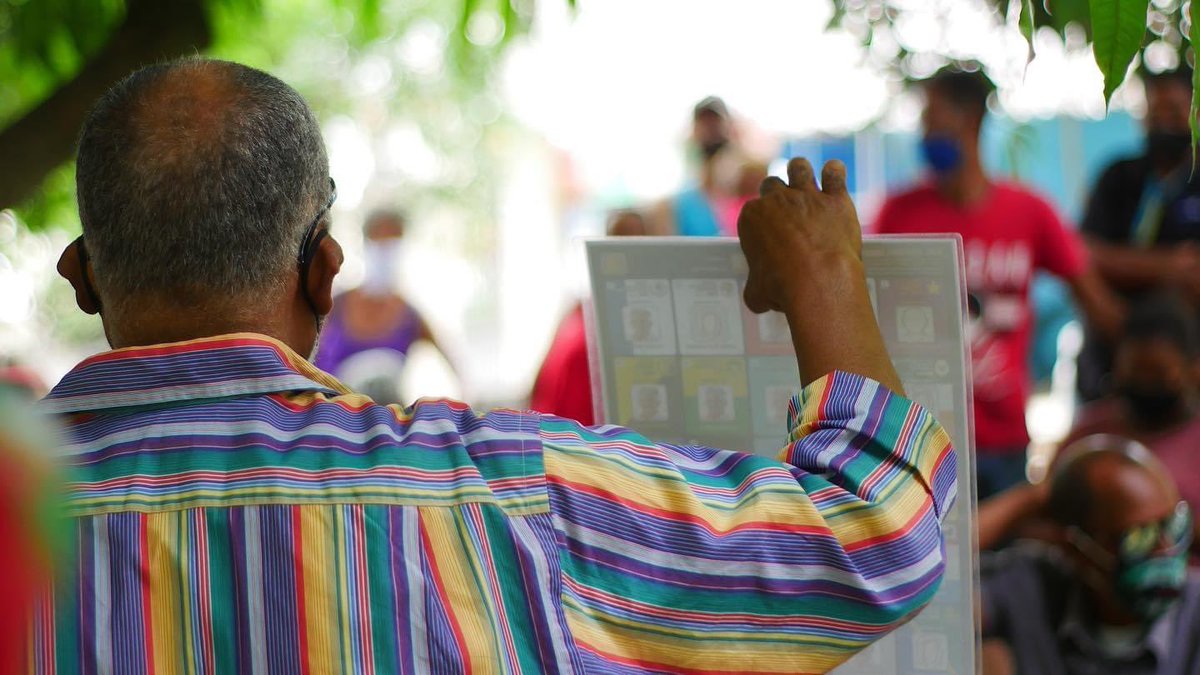 MaximoCastroS1's tweet photo. Iniciando este miércoles en Jacagua Arriba, visitando a nuestro dirigente Fisi. #MaximoCastro #Diputado #Elecciones2020rd https://t.co/zBT9PVJPKg