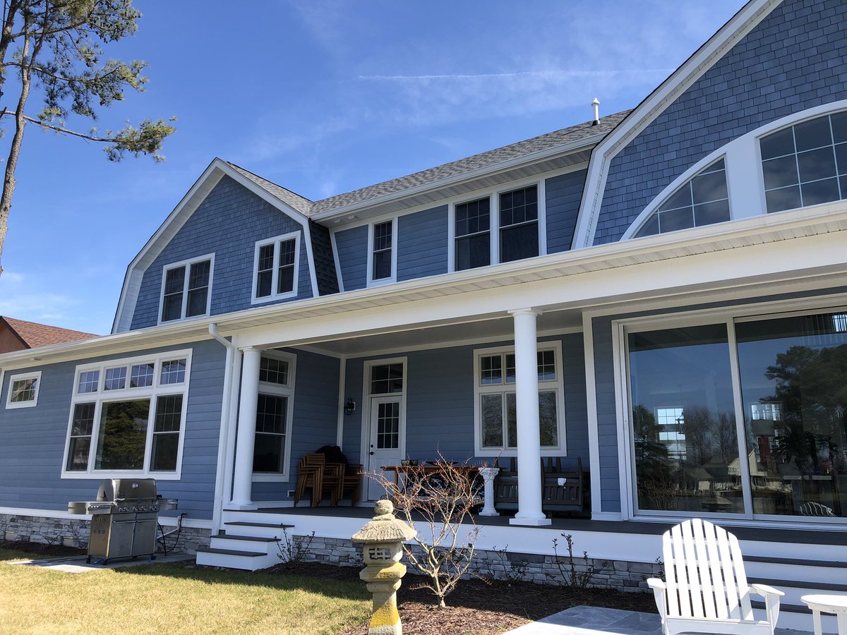 Jain_Building's tweet photo. 2 of our favorite things; Blue Skies & Blue Homes.
Great craftsmanship on this home, showing many #nucedar exterior products.
Siding: 13” Shingles & 6” Clapboard
Siding Color: Aleutian Blue
Trim: Super White Smooth Trim
#siding #shingles #clapboard #bluehome #pvctrim https://t.co/uWuVm4uN5p