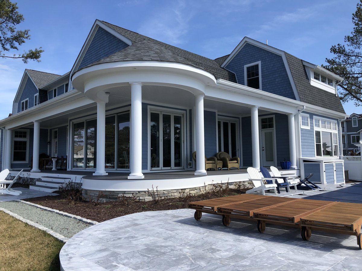 Jain_Building's tweet photo. 2 of our favorite things; Blue Skies & Blue Homes.
Great craftsmanship on this home, showing many #nucedar exterior products.
Siding: 13” Shingles & 6” Clapboard
Siding Color: Aleutian Blue
Trim: Super White Smooth Trim
#siding #shingles #clapboard #bluehome #pvctrim https://t.co/uWuVm4uN5p