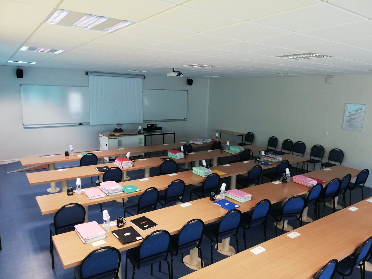 AGRICADRE_ESA's tweet photo. ⏱️Tout est prêt pour la réunion du Jury #Agricadre #Promo28. Combien de nouveaux diplômés @Groupe_ESA pour les métiers #management #commerce #gestion #agriculture? Suivez-nous demain 🔍 https://t.co/dHhl8V95D8