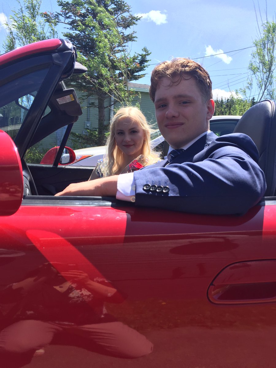lisarobinson07's tweet photo. Graduation day for @L_Robinson09 !! Thanks to everyone who got him to this day. @GrosMorneAcad @HRCE_NS @HFXMooseheads https://t.co/scgY2nY2cN