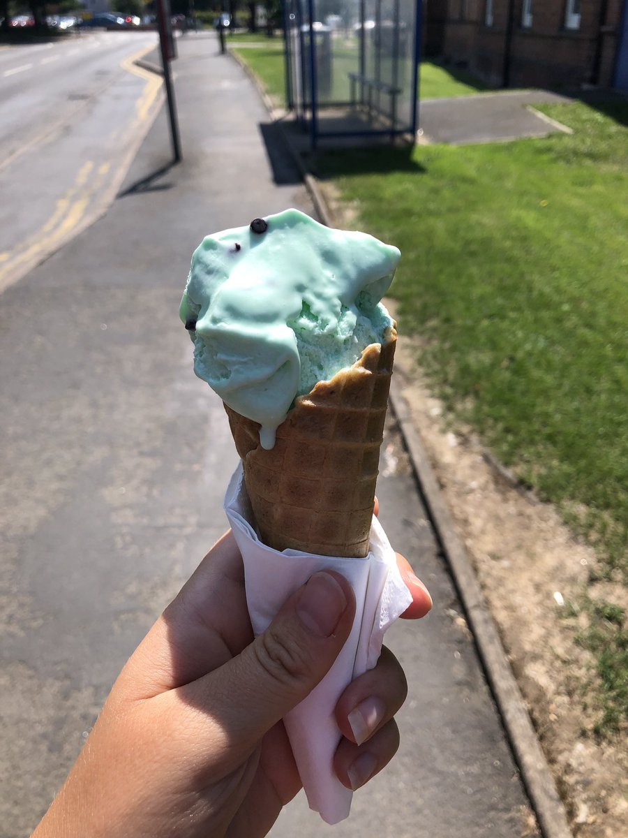 TeamFrailtySWFT's tweet photo. Some of #teamfarries enjoyed an ice cream from @HooraysGelato today! A lovely treat on the hottest day of the year, donated to us from their generous customers 💛🍦 https://t.co/57Rni6O1O4