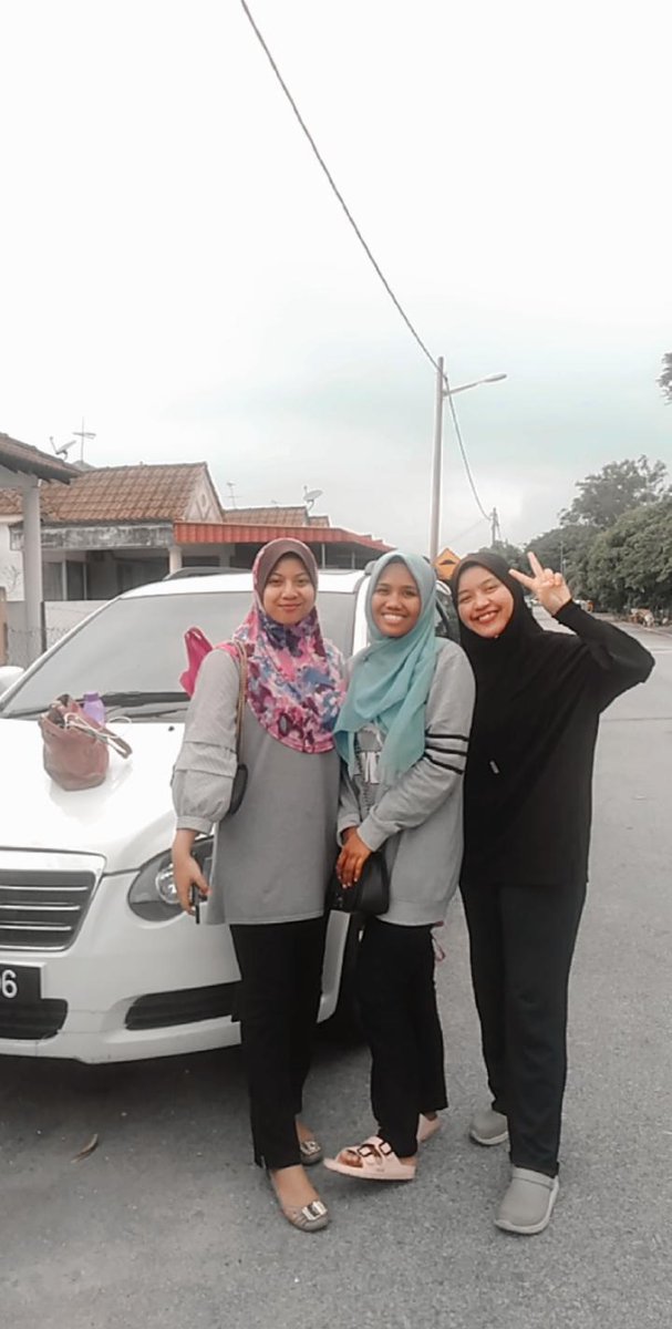 kdkdkhadijah98's tweet photo. Friendship goal @menimino #belHELL https://t.co/ZFrmOtH0Du