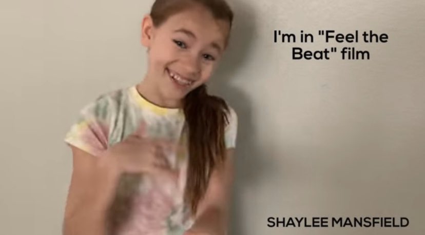 Young #Deaf actress #ShayleeMansfield is featured in @netflix ‘s new film #FeelTheBeat and she wants others to feel that beat, too! 🤟🏽 facebook.com/12940434273319… #HardOfHearing #inclusion