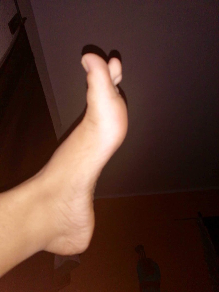 FeetyFetish's tweet photo. Hey lovely 🥰😍 What do you think aboit my friend's feet @SSuckable. I love her feet 🥰 OK guys come follow her for more content 😁😁😁 https://t.co/3OyP0d2W3k