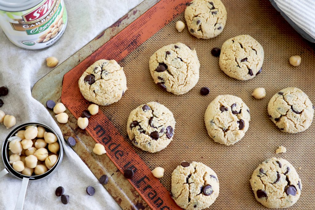 hlthygrocerygrl's tweet image. **NEW** on the blog with @SWBeans I’m sharing a really fun recipe combining two of my favorite foods - chocolate AND chickpeas! That’s right CHICKPEA CHOCOLATE CHIP COOKIES!! 
healthygrocerygirl.com/blog/chickpea-…  #AD #SWBeans