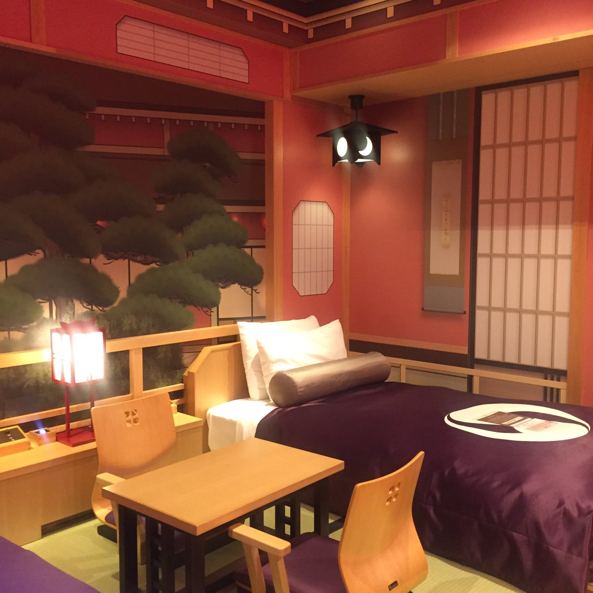 百万石あすか Ar Twitter ホテルグレイスリー京都三条の歌舞伎ルーム 部屋に入ると拍子木の音とともに よっ 待ってました って大向こうに迎えられお風呂とトイレが別でポイント使ったとはいえこれで１人3 500円とか なんかすみません