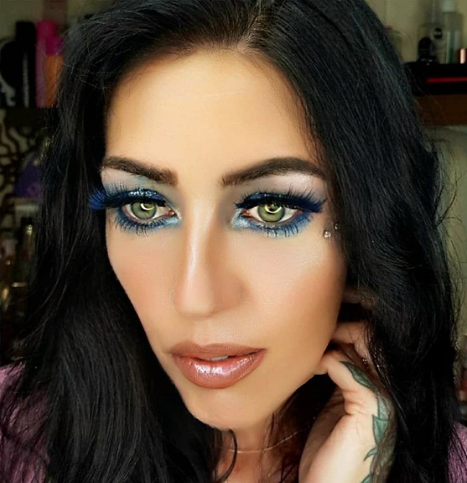 ep_preston's tweet photo. My 4 fav for @BeautyPowerUK #beautyboss @joliebeautyHQ @JeffreeStarPR @JeffreeStar
@plouiseacademy
#blueblood
#bluelashes
#faceglitter
Lighting @vanityglare_ #beautylight
#bluemakeuplook
#makeupisfun
#greeneyes
Lighting makes all the difference 💜 https://t.co/Q5ogpzhQTp