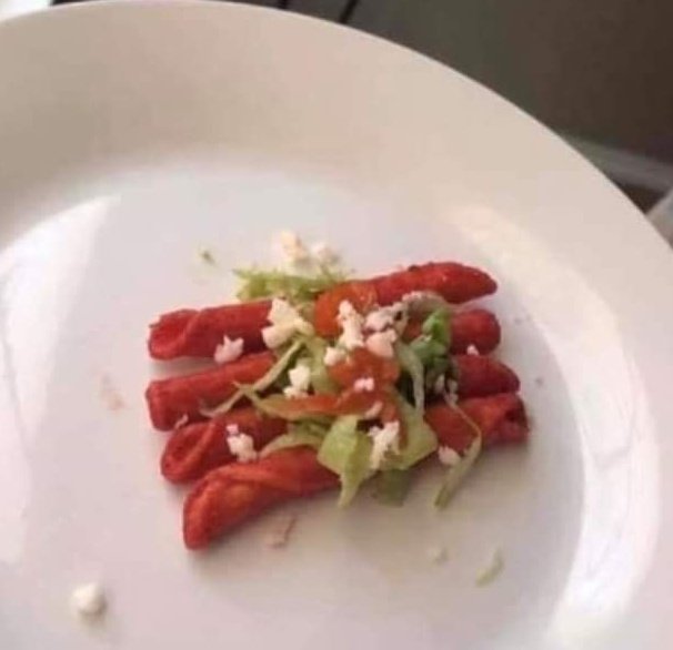 YaMamast's tweet photo. Quedate conmigo, ya se hacer enchiladas rojas 😋 https://t.co/YMjeh1dXj6