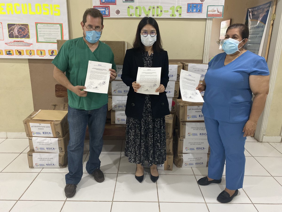 KOICA realizó una donación de 500 botes de gel desinfectante a la Alcaldía Municipal de Copán Ruinas, y 1000 botes de gel desinfectante y 1000 mascarillas KN95 al Centro de Salud Rafael Villamil, el psado 17 de junio. 

#CoreayHondurasUnidos 🇰🇷🇭🇳🙏🏻