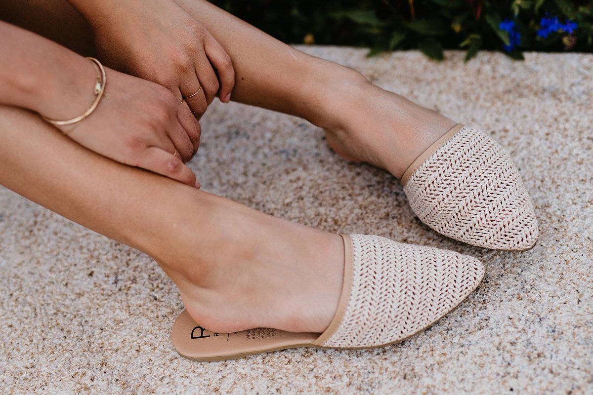 ✨Introducing Wicker Park✨
These woven mules will be your fav shoe this Summer! Available now! 🙌🏻