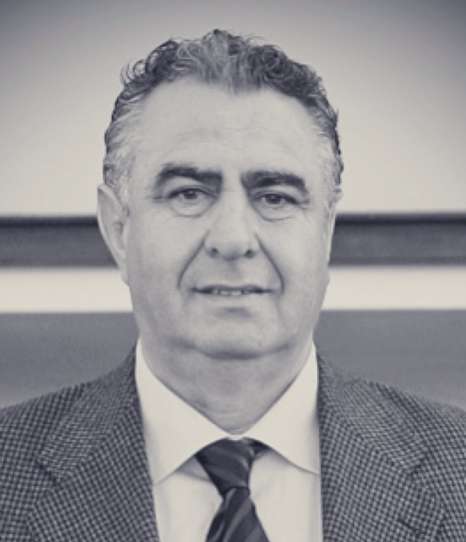 SentimientoRBL_'s tweet photo. Día triste para la familia BALONA. 
Descansa en paz, Alfredo Gallardo Salvador. ⚪️⚫️ https://t.co/o74ThxUfop