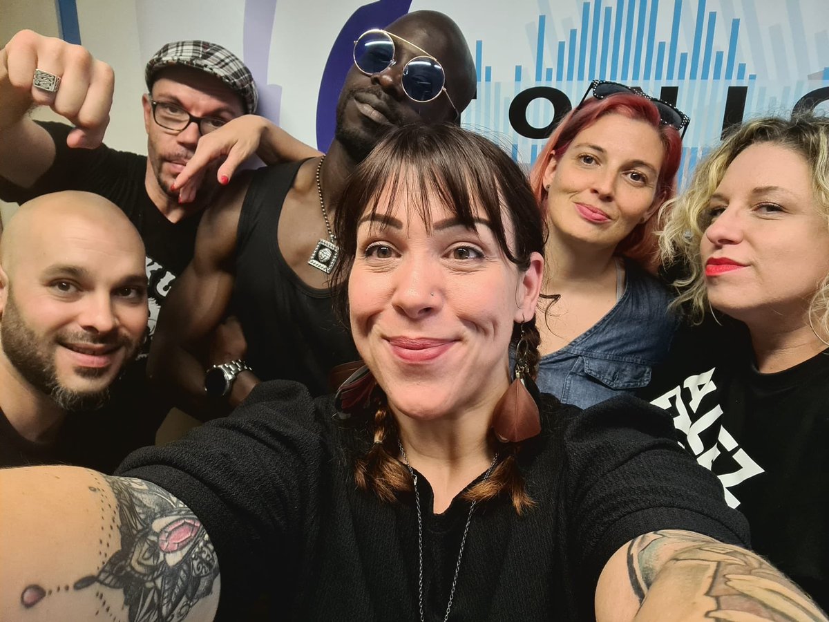 SwissMusick's tweet photo. On est beaux putain de merde !!! 💯 @EowSwitzerland #EOW #HipHopTime #RadioTonic https://t.co/QjQqn5Hb62
