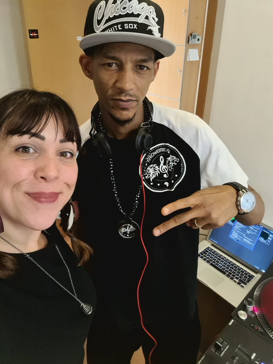 SwissMusick's tweet photo. On est beaux putain de merde !!! 💯 @EowSwitzerland #EOW #HipHopTime #RadioTonic https://t.co/QjQqn5Hb62