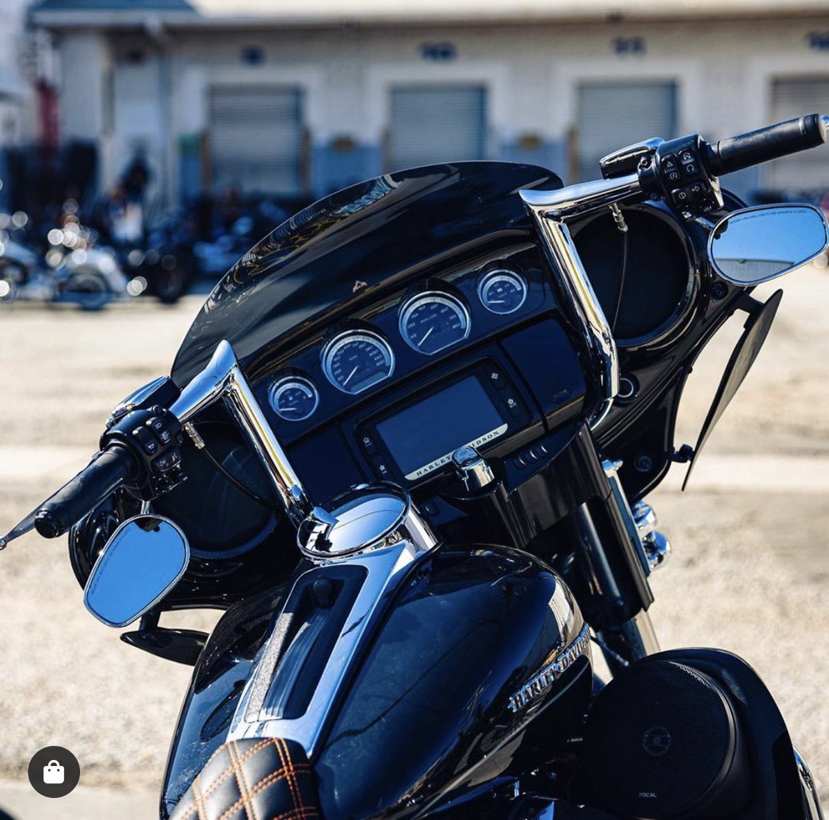 factory_47's tweet photo. Great solution for running 12โ
๐ฅAssault๐ฅ handlebars.
Take off your stock street glide mirrors and just run control mirrors upside down.
@socaledgar
#assaultbars #assault #assaulthandlebars #bagger #baggers #baggernation #streetglide #streetglidenation https://t.co/ROMP9PT8kZ