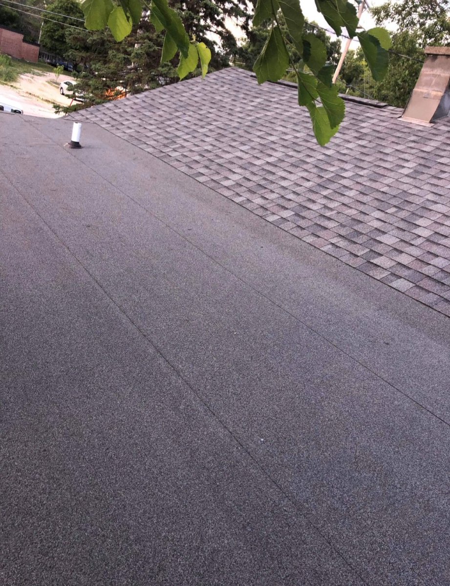 AbsoluteRoofin8's tweet image. #CertainTeed Landmark Colonial Slate shingles on the pitched roof sections and CertainTeed #ModifiedBitumen cap sheet in Colonial Slate on the low-sloping roof sections.