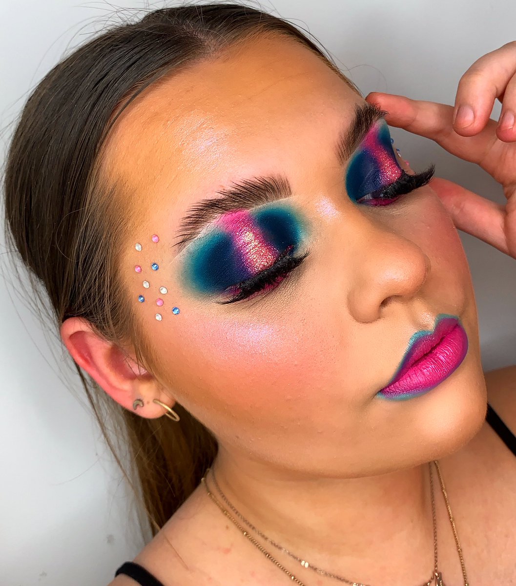 elleramsayy's tweet photo. hey everyone!! my names Elle and I’m a Edinburgh based MUA! during lockdown I’ve been creating some super colourful and creative looks and I’d LOVE if you could help me get my work out there and achieve my goals!! a rt or like goes a long way! 💗 https://t.co/1IHk8Z422o