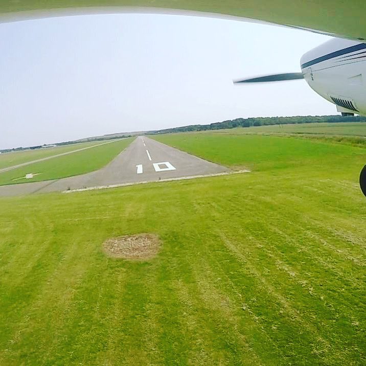 EdenFlight's tweet image. Our PA-28 arriving at Sherburn today during a flight from @edenflighttraining 💙🛫

#flighttraining #aviation #flyinglessons #teessideinternationalairport #edenflighttraining #flywitheden #piperaircraft #touchandgo #gopropilots #instapilot #aviationphotography #aviationlovers