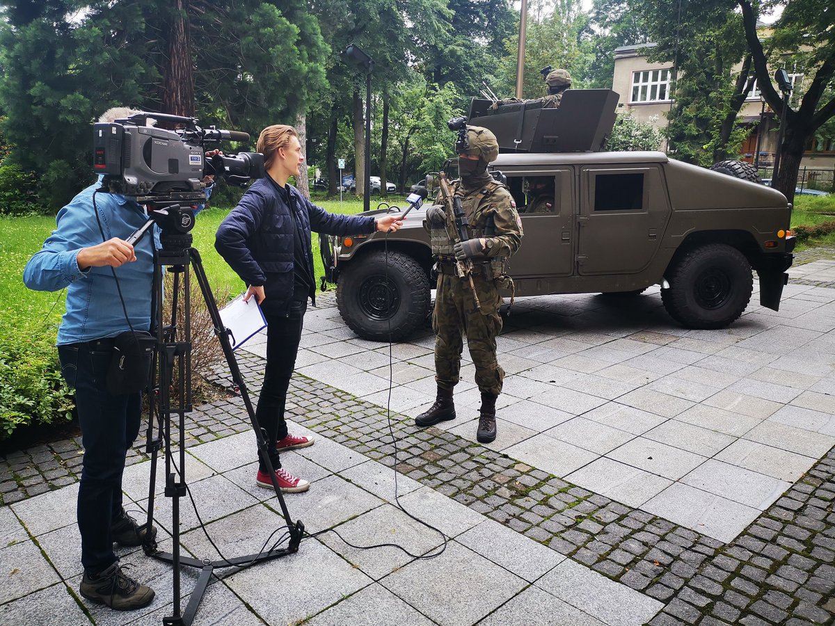 WCRBielskoBiala's tweet photo. Odwiedziny na początek #letnia #edycja kampanii #zostańżołnierzem #start #podbeskidzie @TVP3Katowice @WSzW_Katowice @_6BPD_ https://t.co/CGhkO8UzWZ