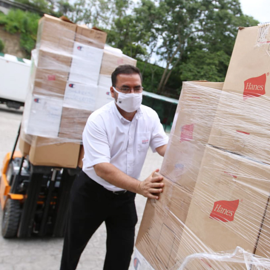 After providing support to employees impacted by #TropicalStormAmanda, our team in El Salvador began helping the community.
We delivered cotton pants, T-shirts, sweaters and socks to the Salvadorian emergency management agency to help those in need. That's how we #DoOurPart. https://t.co/DkBu4SOgI2