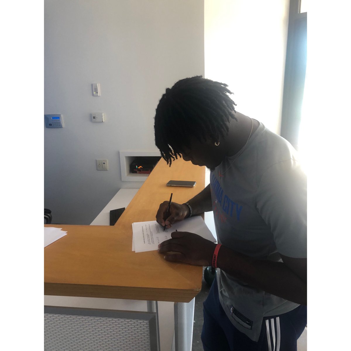 luthebeast's tweet image. Happy Birthday Mom! Best gift I could’ve given you after all you have done for me. Without you none of this would be possible. ❤️
All praise to God 🙏🏾 and Thank You @okcthunder for Believing in me⚡️
#ThunderUp