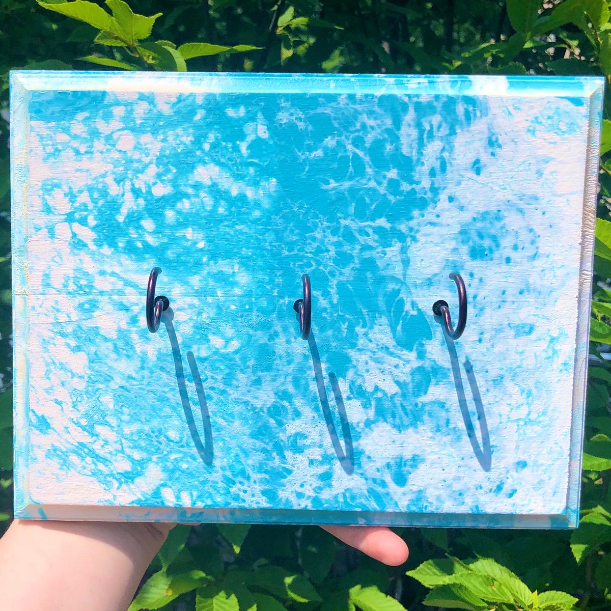 jukietweets's tweet photo. GIVEAWAY 🗣 

This key hook rack has a crack in the back/side, and I don’t feel comfortable selling it. It’s perfectly functional and the crack isn’t noticeable! 💕

To enter:
• retweet 
• tag a friend for extra entry 

Winner must be following me! Ends July 1st. Good luck! 🥰 https://t.co/lNUTYIMYTc
