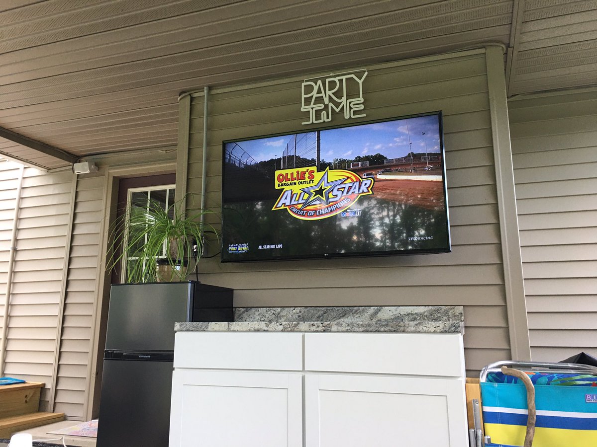 Rocketryan14's tweet image. Watching @FloRacing from the slothower motorsports party pad