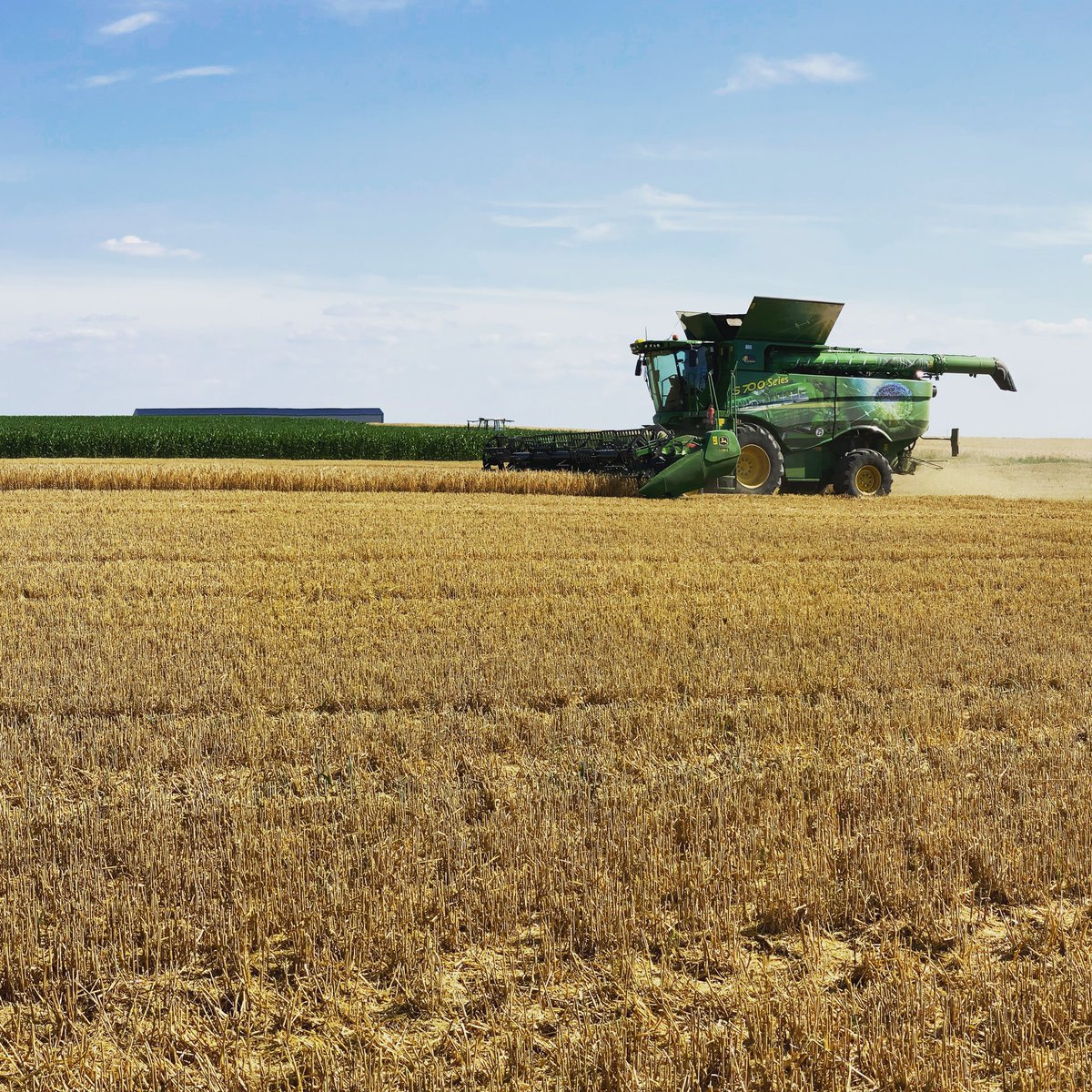 C’est parti dans les orges 🌾🌾 <a href="/JohnDeere/">John Deere USA</a>