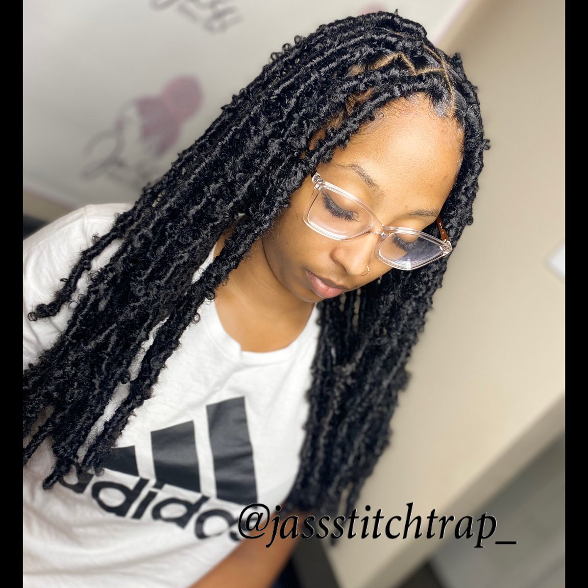 jassstitchtrap's tweet photo. Distressed Locs 😘💪🏽 

#JASSSTITCHTRAP

#goddesslocs
#texturelocs 
#boholocs
#nchairstylist
#fauxlocs
#softlocs
#distressedlocs
#knotlessbraids
#passiontwists
#wssu
#fauxlocsatlanta 
#hairporn
#hairideas
#greensborostylist 
#raleighbraids
#protectivestyles https://t.co/iA0qgUkLvl