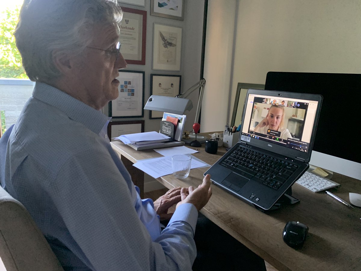 Nu in de chat met de Jonge Democraten, de jongeren vereniging van <a href="/D66/">D66</a> in Brabant. brabant.jongedemocraten.nl/events/event/i… Nieuwsgierige, leuke en belangstellende vragen van over hoe #coronamaatregelen uitwerken. Goed om politieke jongeren mee te nemen in bestuurlijke afwegingen.