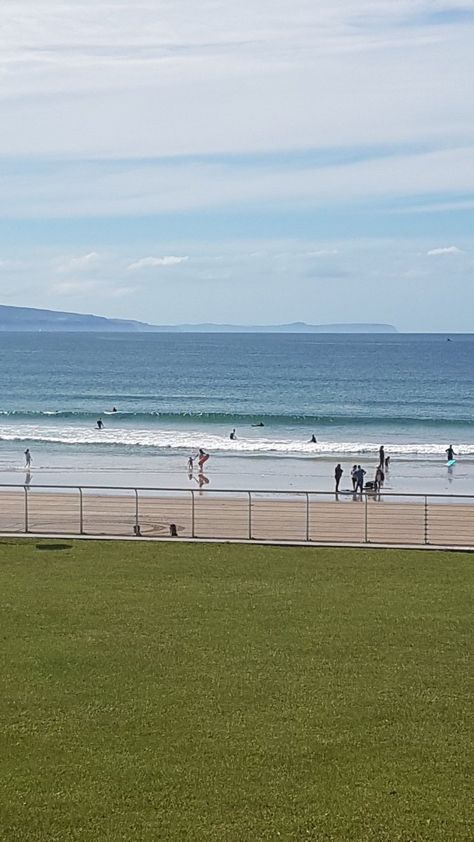 itsmetaylor72's tweet photo. Another double surf #portrush session 🤙 https://t.co/eSGar6v2Ik