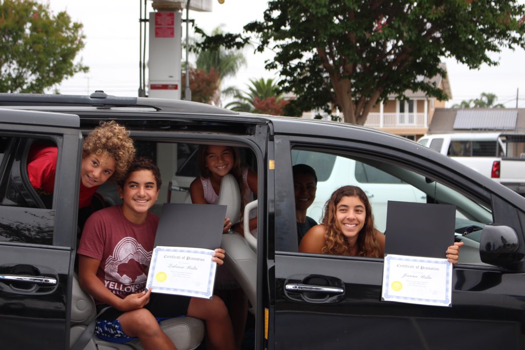 FultonMiddle's tweet photo. More pictures from last week’s social distancing promotion drive thru. Way to go Falcons!!!! @FultonMiddle https://t.co/JU6AWWm3Ok